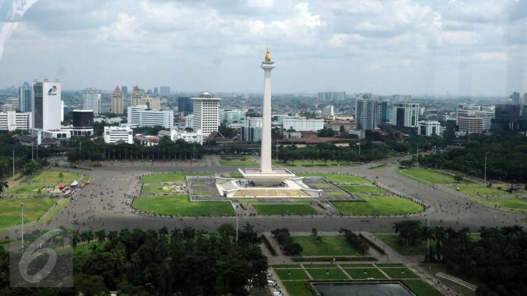 009193700_1482652476-20161225--Libur-Natal-Monas-Masih-Jadi-Favorit-Warga-Jakarta--Helmi-Fithriansyah-03