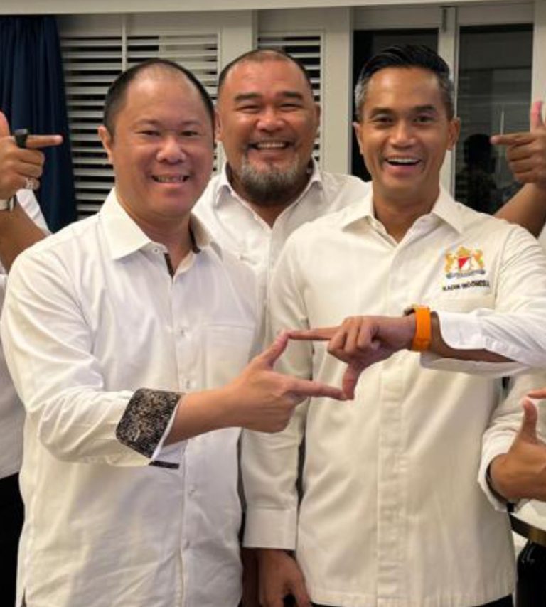 Ketua Umum Kadin Indonesia, Anindya Bakrie (Kanan) bersama Ketua pelaksana Munaslub Kadin Bayu Priawan Djokosoetono (kiri) dan Waketum Japnas, Rahmat Baitullah (tengah). Foto: Istimewa