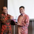 Direktur Utama PT PLN (Persero), Suroso Iskandar (Kiri).