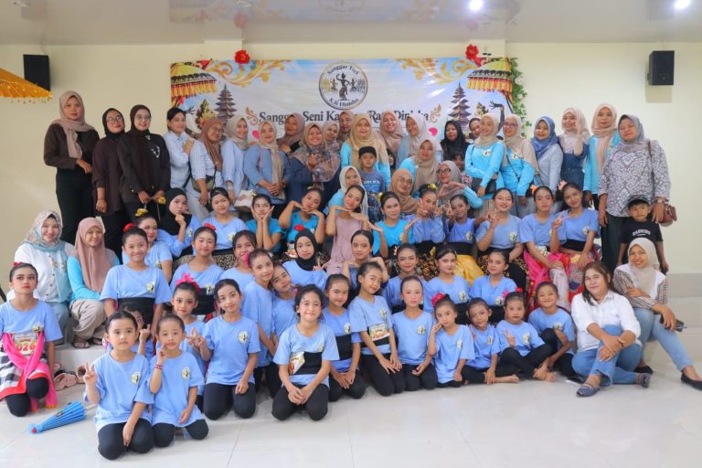 Sanggar Seni KR Dinisha sukses menggelar Midtes Tari Tradisional yang diikuti oleh 35 penari muda.